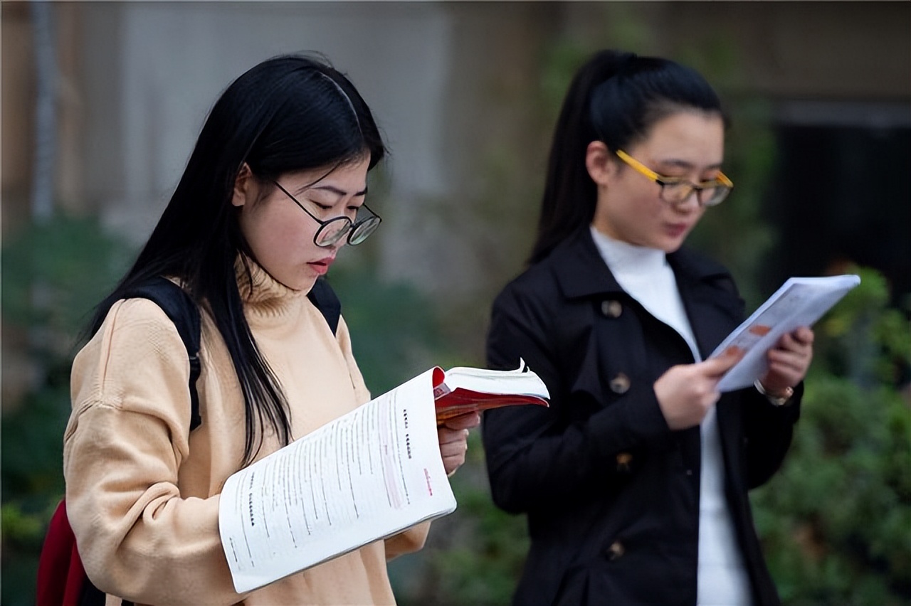 大学毕业后回家考编好吗(毕业之后才考编制是不是太晚了)